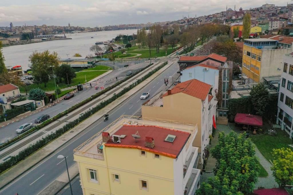 Waterfront Apartment By The Tram - Terrace With Dome & Golden Horn View In Fatih Istanbul Bagian luar foto