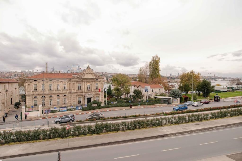 Waterfront Apartment By The Tram - Terrace With Dome & Golden Horn View In Fatih Istanbul Bagian luar foto