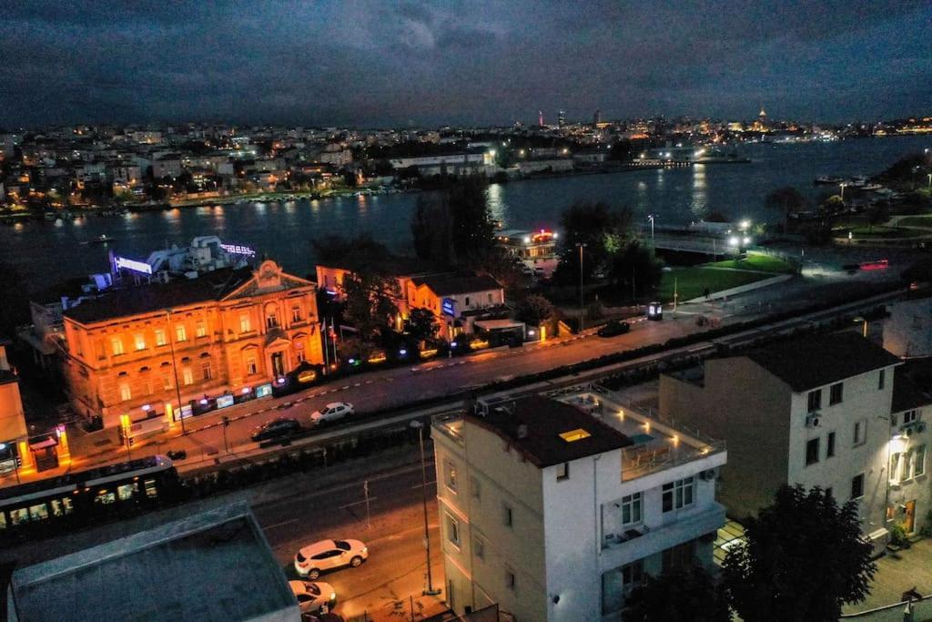 Waterfront Apartment By The Tram - Terrace With Dome & Golden Horn View In Fatih Istanbul Bagian luar foto