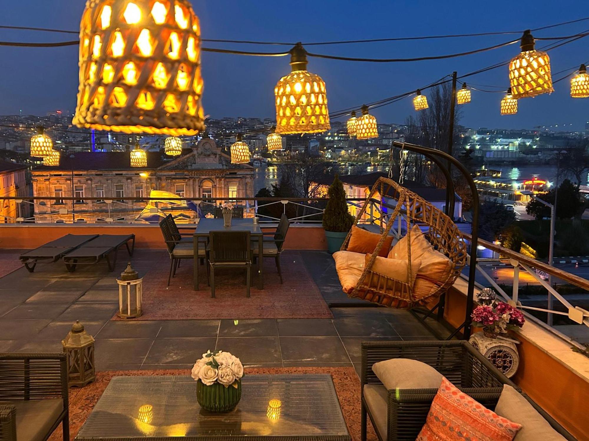 Waterfront Apartment By The Tram - Terrace With Dome & Golden Horn View In Fatih Istanbul Bagian luar foto