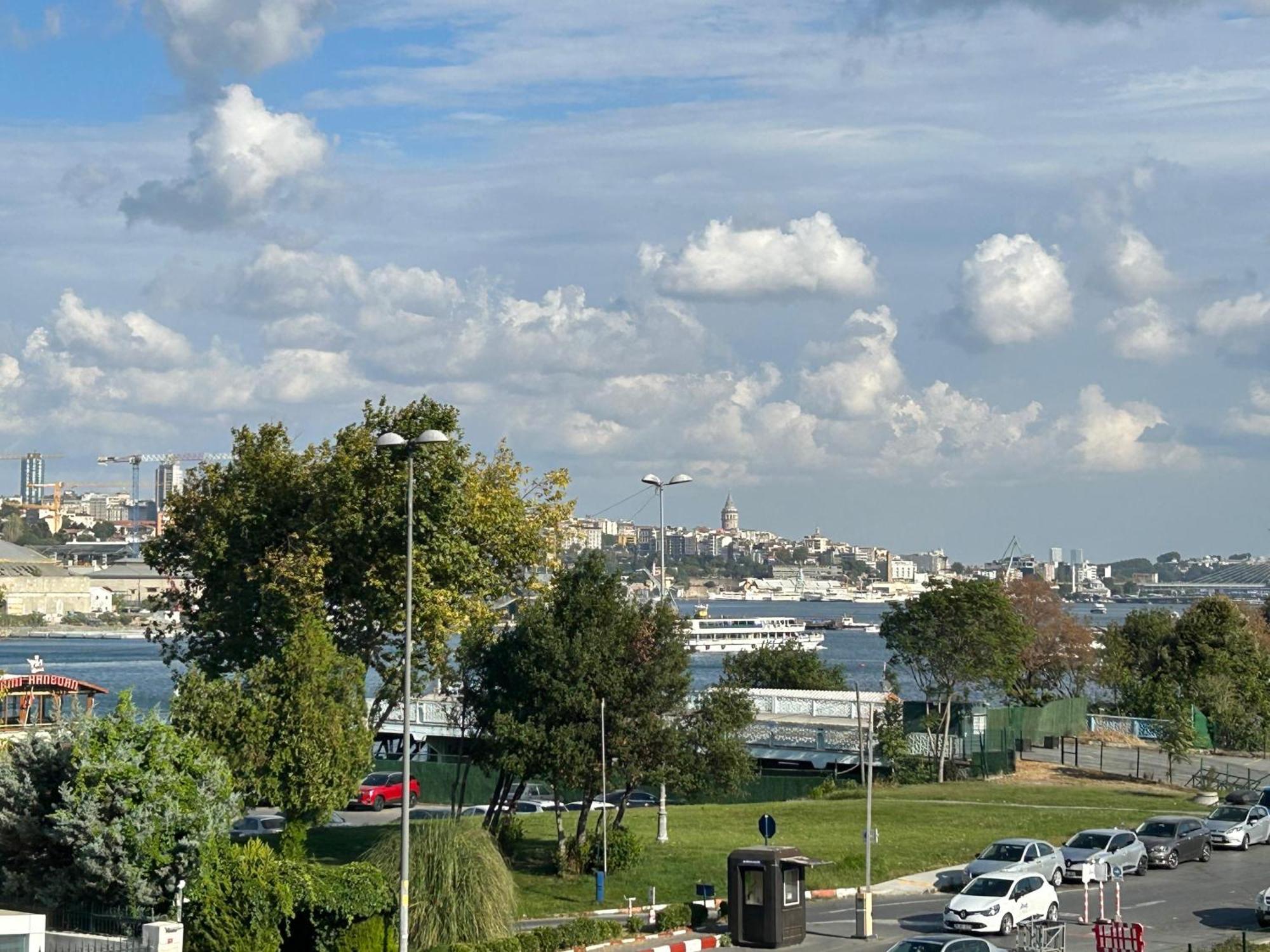 Waterfront Apartment By The Tram - Terrace With Dome & Golden Horn View In Fatih Istanbul Bagian luar foto