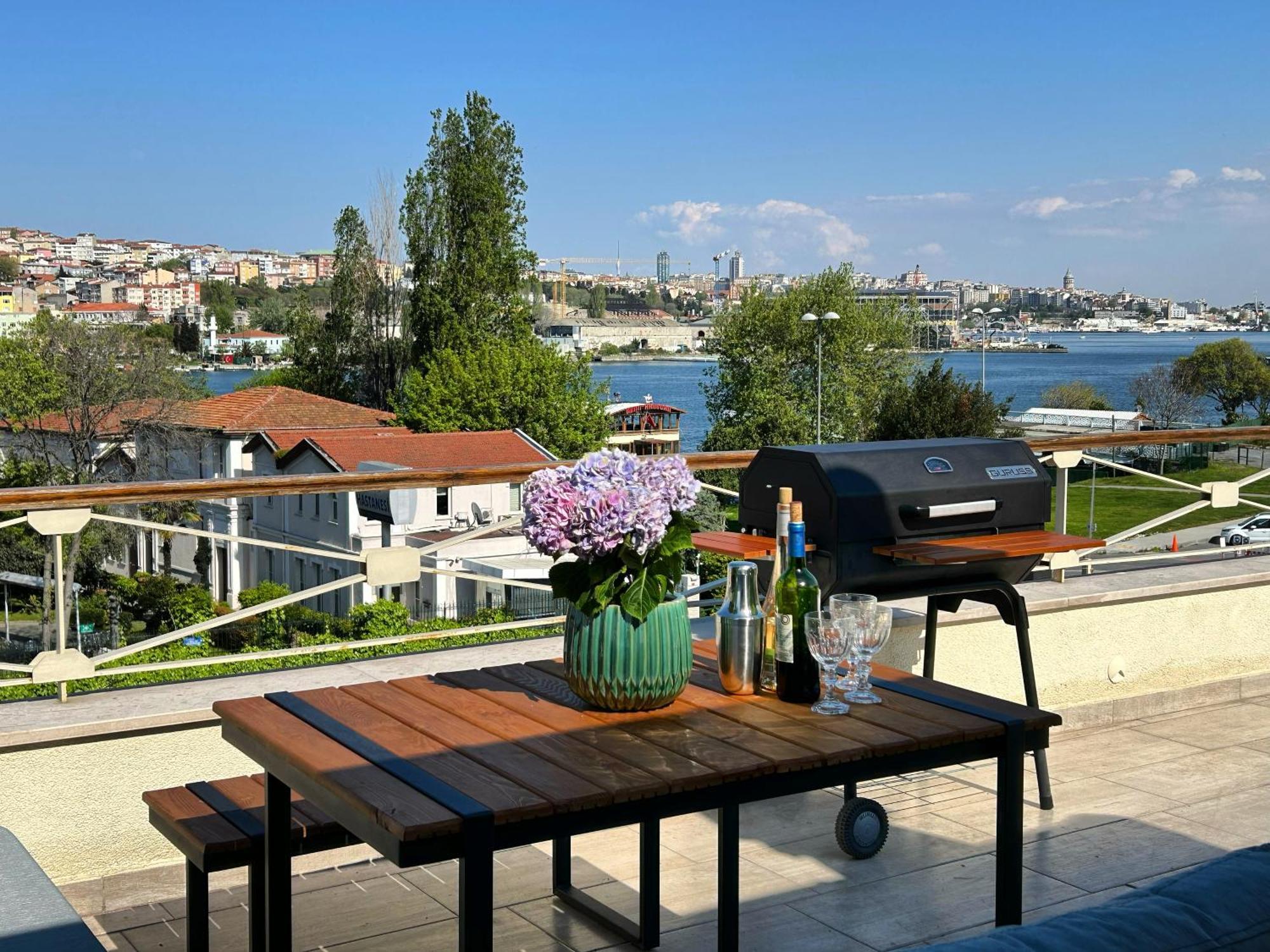 Waterfront Apartment By The Tram - Terrace With Dome & Golden Horn View In Fatih Istanbul Bagian luar foto